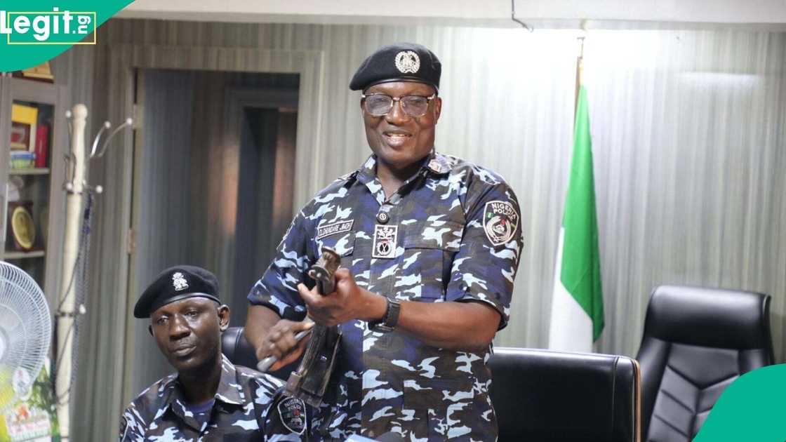 Lagos police/notorious gang/Vandalising cars/Security operatives/Lekki Estates