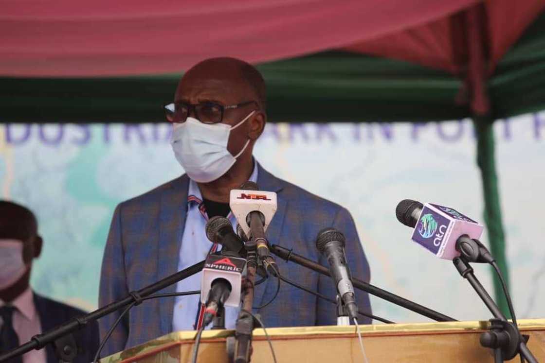 Amaechi reveals FG borrowed $2.5bn from China for construction of Lagos-Ibadan Rail Amaechi reveals FG borrowed $2.5bn from China for construction of Lagos-Ibadan Rail