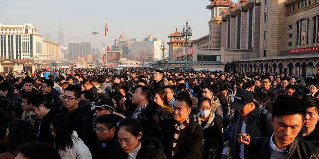 Kasashe 50 da suka fi yawan al'umma a duniya Kasashe 50 da suka fi yawan al'umma a duniya