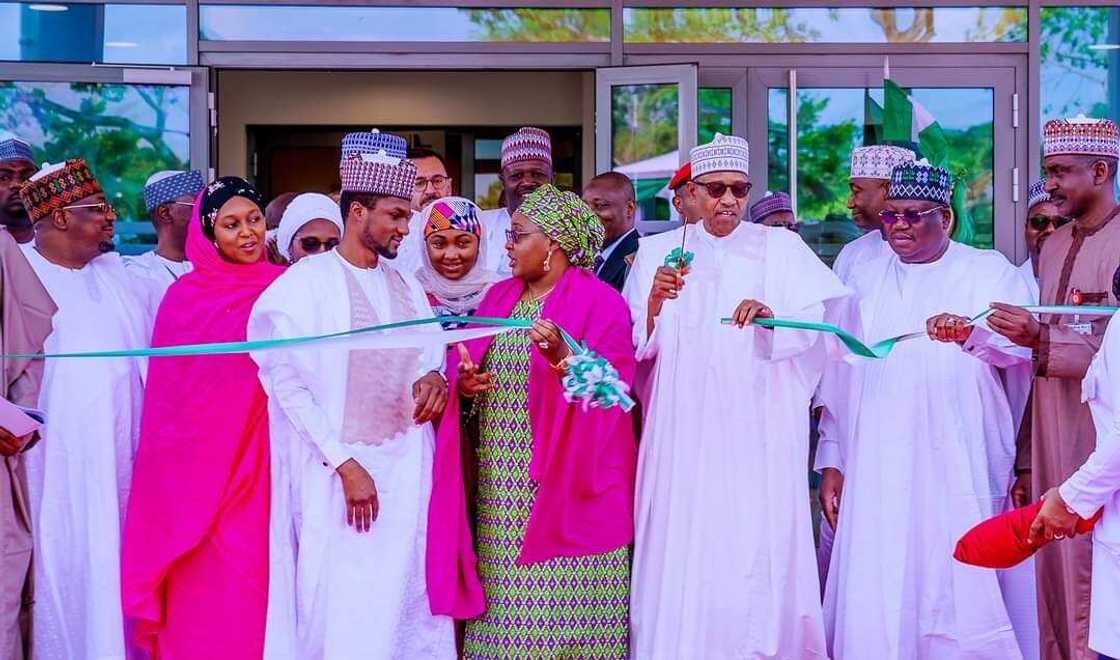 Aisha Buhari da Shugaba Buhari wurin kaddamar da asibiti