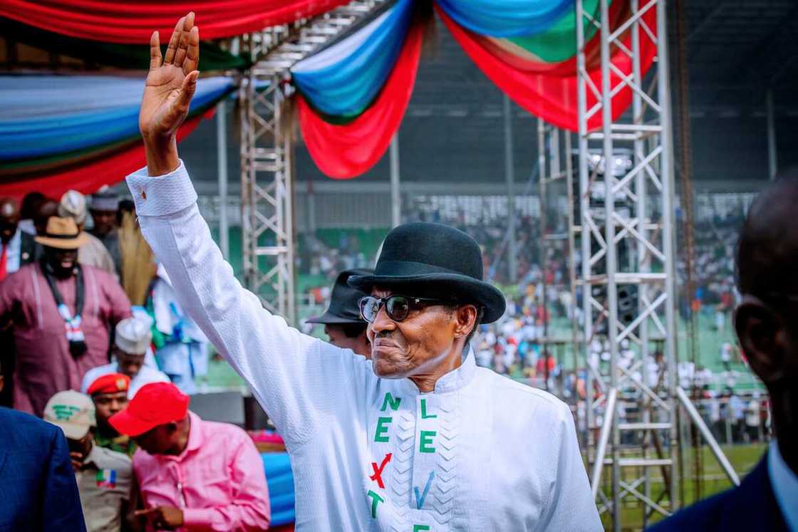 Hotuna da Bidiyo: Yadda mutan jihar Ribas suka tarbi shugaba Buhari Hotuna da Bidiyo: Yadda mutan jihar Ribas suka tarbi shugaba Buhari