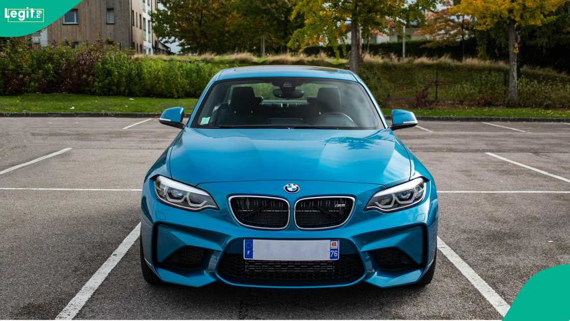 A lady posts what she saw inside car after booking ride.