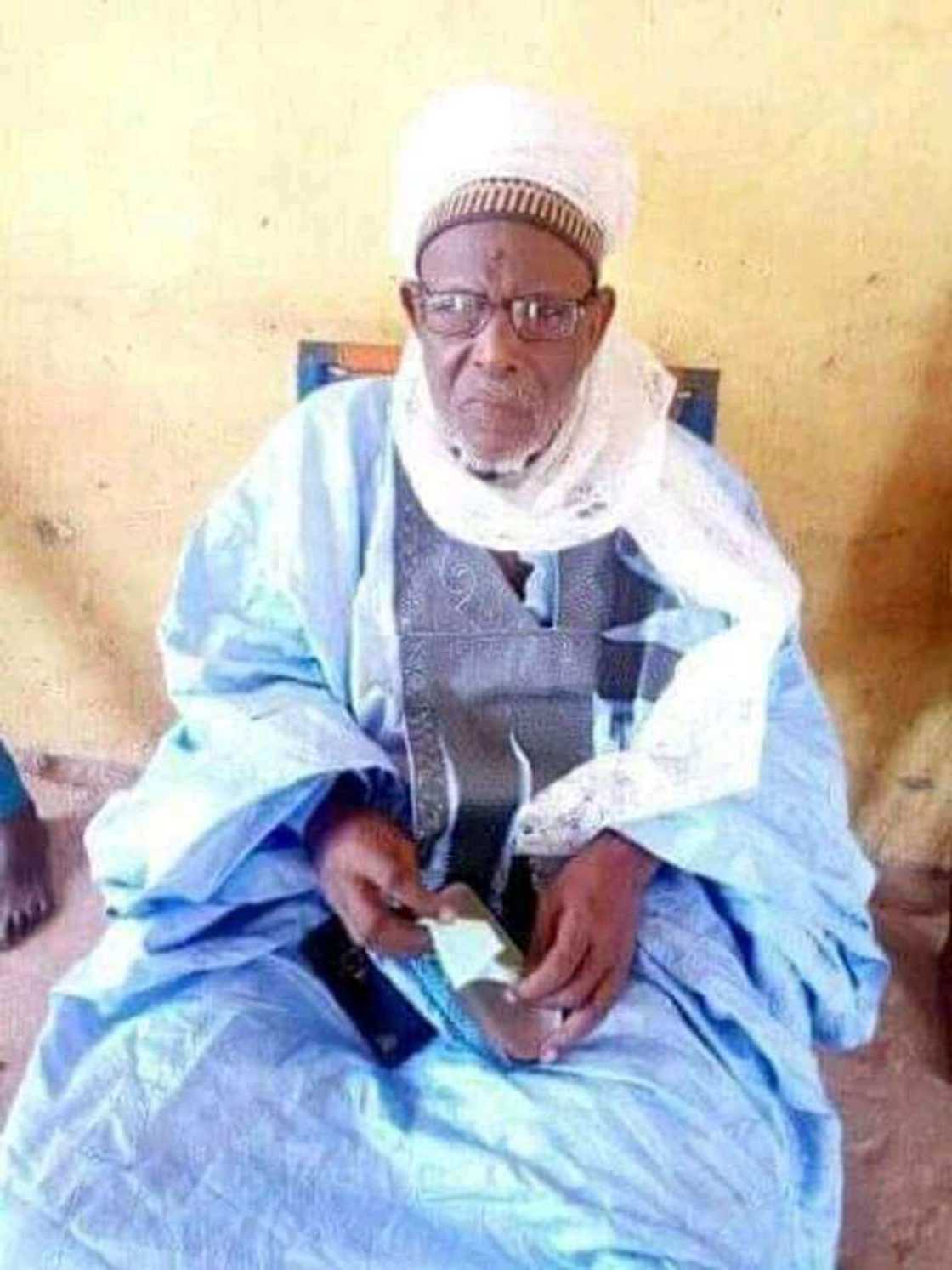 Innalillahi Wa'inna Ilaihi Raji'un: An yiwa Sarki yankan rago a jihar Sokoto Innalillahi Wa'inna Ilaihi Raji'un: An yiwa Sarki yankan rago a jihar Sokoto