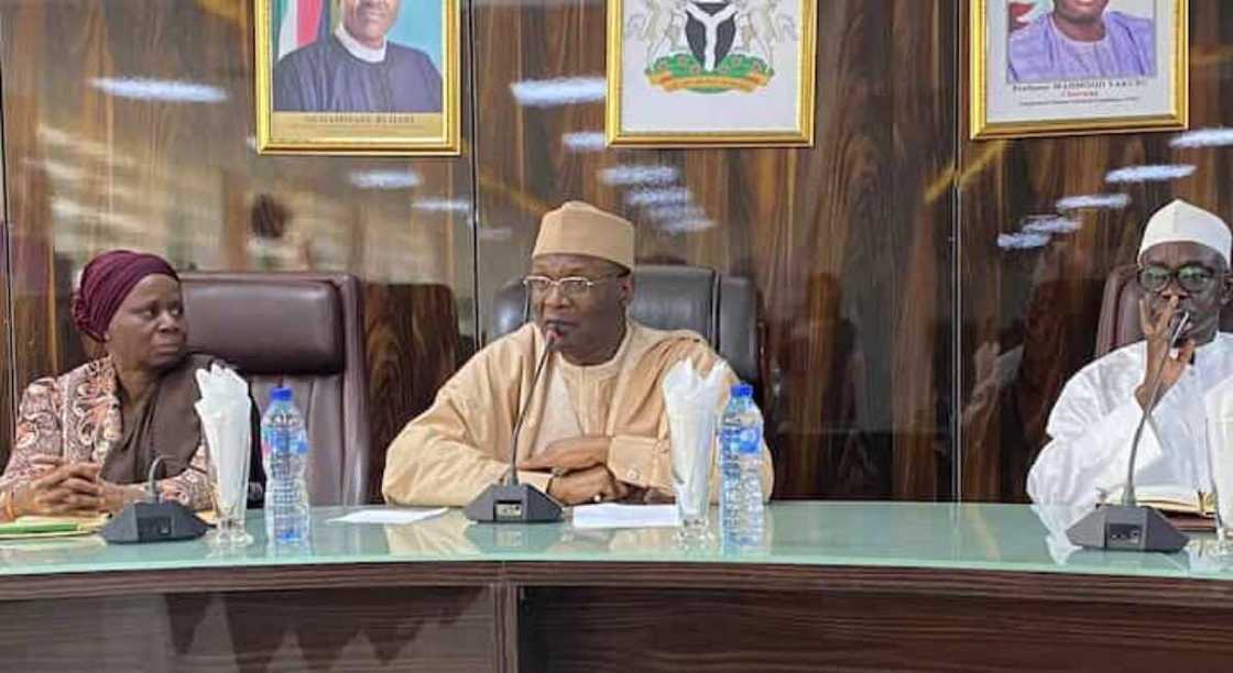 INEC ta fitar da jerin sunayen 'yan takarar gwamna na jihohin Kogi, Bayelsa da Imo INEC ta fitar da jerin sunayen 'yan takarar gwamna na jihohin Kogi, Bayelsa da Imo