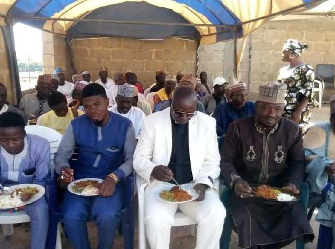 Mamaki: Yawan Musulmi ya zarce na Kiristoci a Cocina ranar Kirsimeti - Fasto a Kaduna (Hotuna) Mamaki: Yawan Musulmi ya zarce na Kiristoci a Cocina ranar Kirsimeti - Fasto a Kaduna (Hotuna)