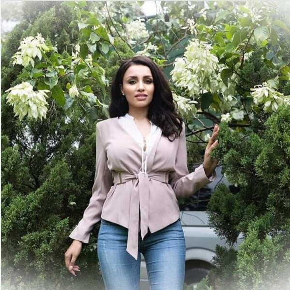 Jerin kyawawan matan 'yan siyasa guda hudu na kasar nan Jerin kyawawan matan 'yan siyasa guda hudu na kasar nan