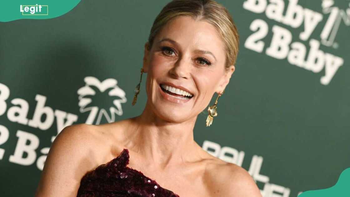 Is Julie Bowen single? Is Julie Bowen single?