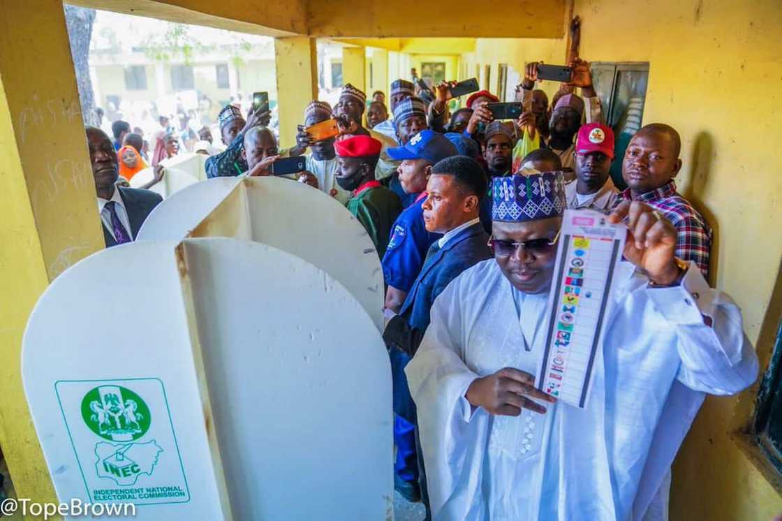 Shugaban majalisar dattawa ya kada kuri'arsa Shugaban majalisar dattawa ya kada kuri'arsa