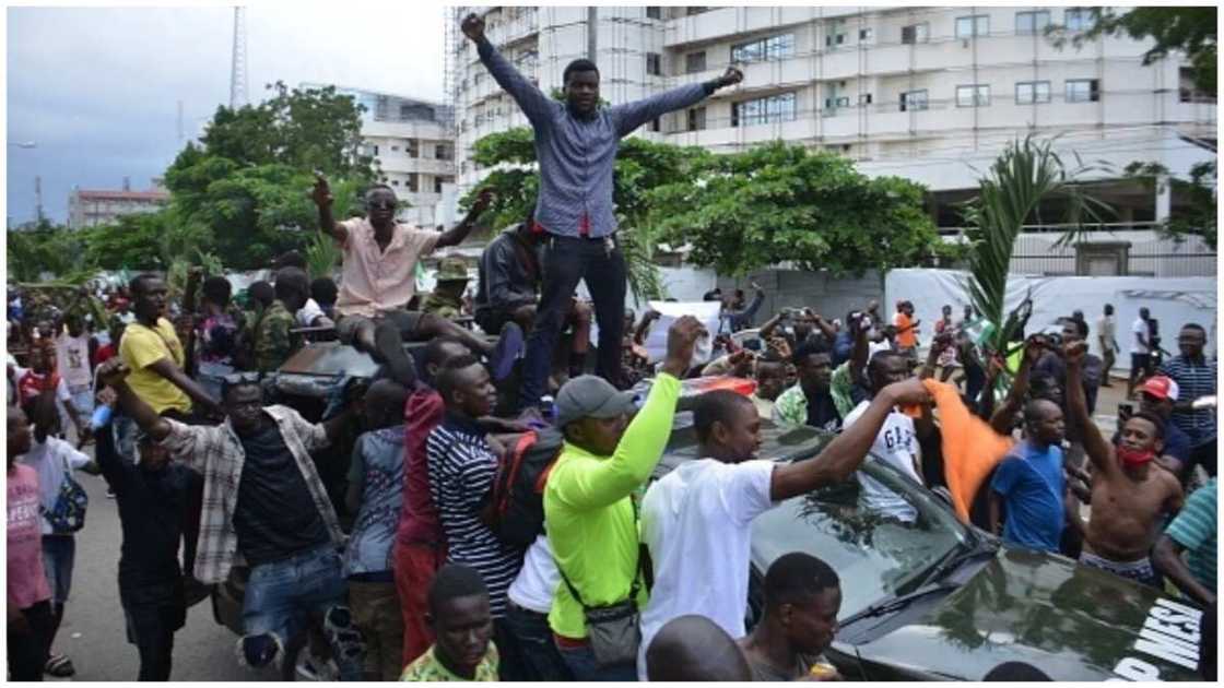 EndSARS: I don’t know what happened to the camera I recovered at Lekki tollgate, Fashola says EndSARS: I don’t know what happened to the camera I recovered at Lekki tollgate, Fashola says