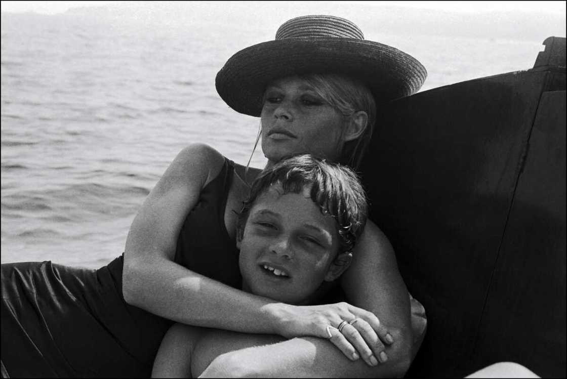 Brigitte Bardot et son fils Nicolas Charrier.
Photo : Jean-Pierre BONNOTTE/Gamma-Rapho via Getty Images Brigitte Bardot et son fils Nicolas Charrier.
Photo : Jean-Pierre BONNOTTE/Gamma-Rapho via Getty Images