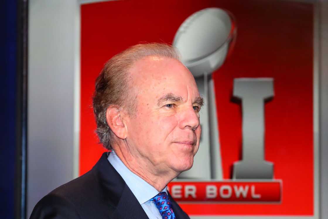 Roger Staubach arrives at the Bart Starr Award Super Bowl Breakfast Roger Staubach arrives at the Bart Starr Award Super Bowl Breakfast