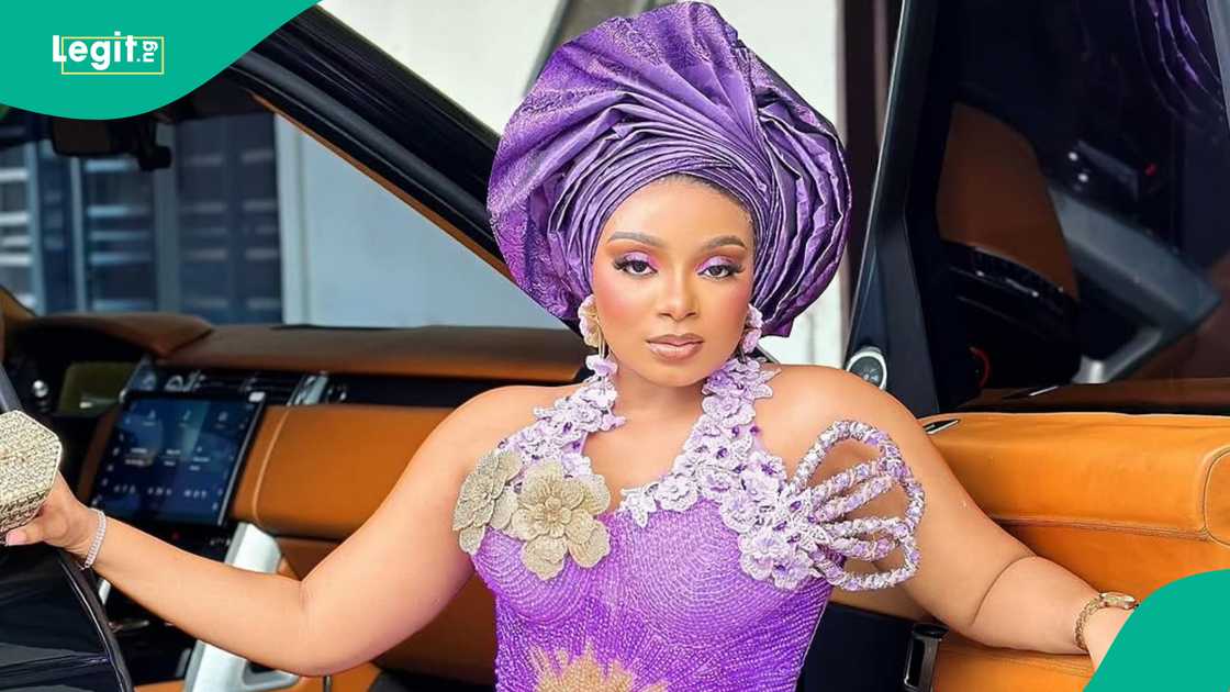 BBNaija Queen Mercy Atang promotes her bread business at AMVCA.
