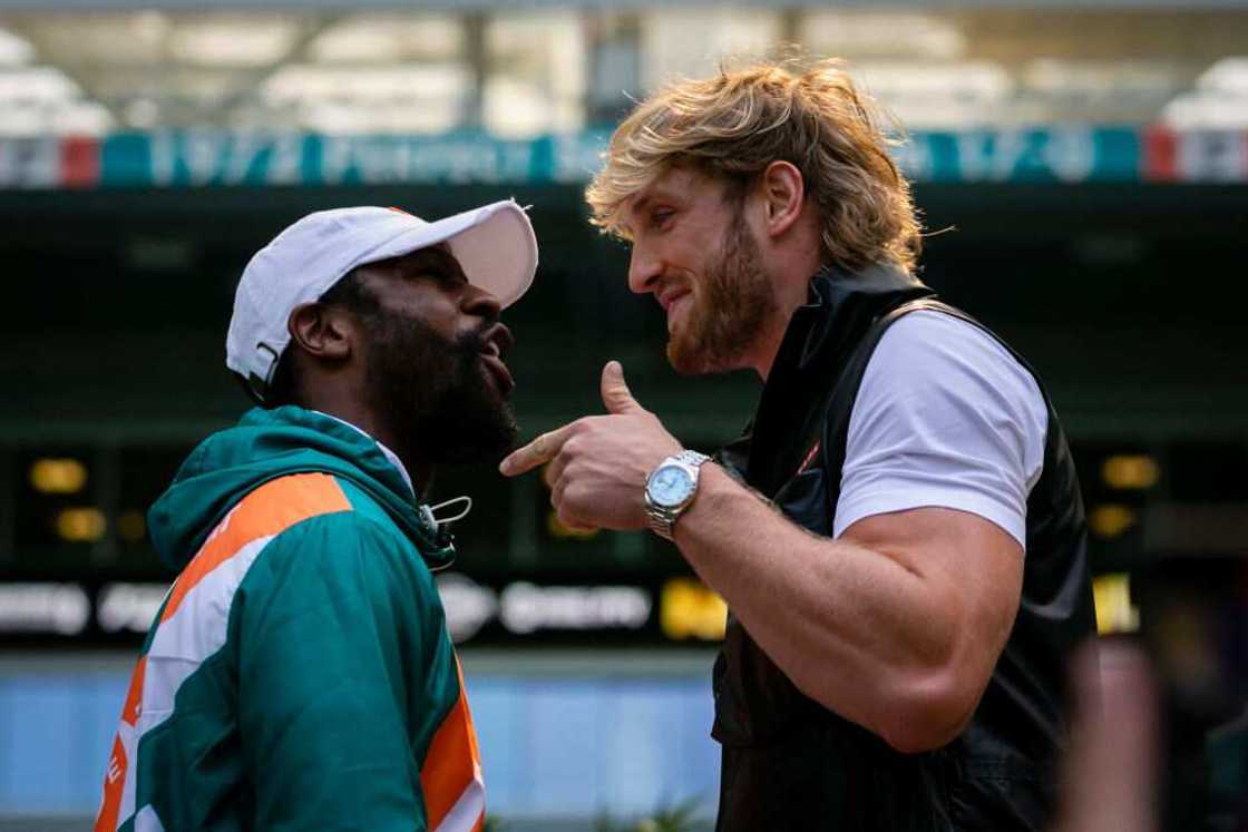 YouTuber Jake Paul gets serious beating after attempting to steal Mayweather's cap YouTuber Jake Paul gets serious beating after attempting to steal Mayweather's cap