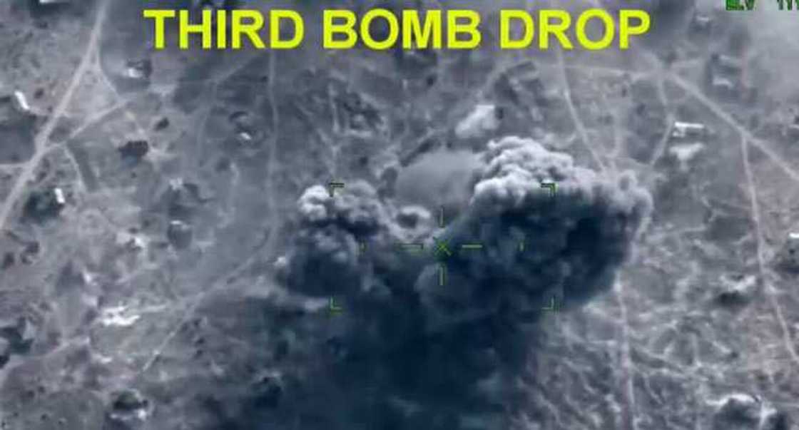 NAF ta yi wa 'yan Boko Haram ruwan bama-bamai a dajin Sambia (Hotuna) NAF ta yi wa 'yan Boko Haram ruwan bama-bamai a dajin Sambia (Hotuna)