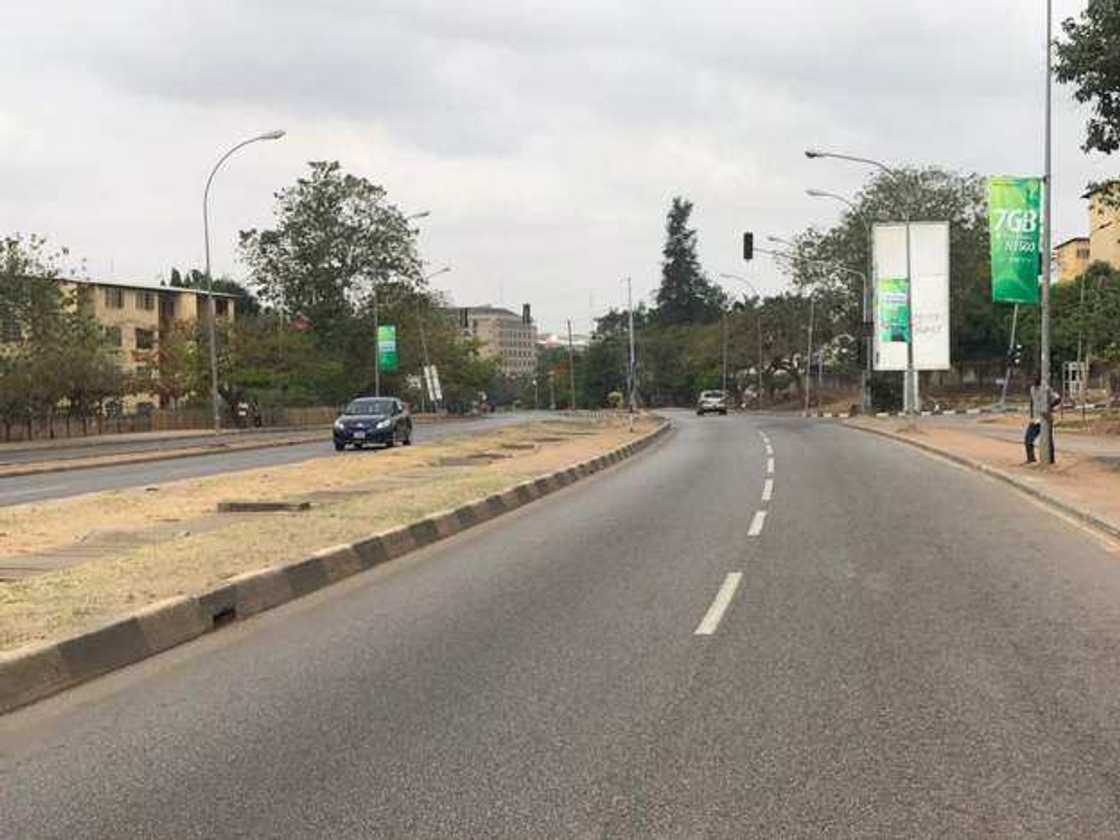 Coronavirus: Yadda titunan Abuja suka zama tamkar kufai (hotuna) Coronavirus: Yadda titunan Abuja suka zama tamkar kufai (hotuna)