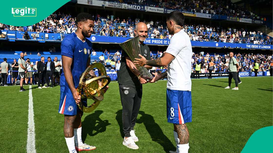 Reece James, Enzo Maresca, Enzo Fernandez, Stamford Bridge, Chelsea. Reece James, Enzo Maresca, Enzo Fernandez, Stamford Bridge, Chelsea.