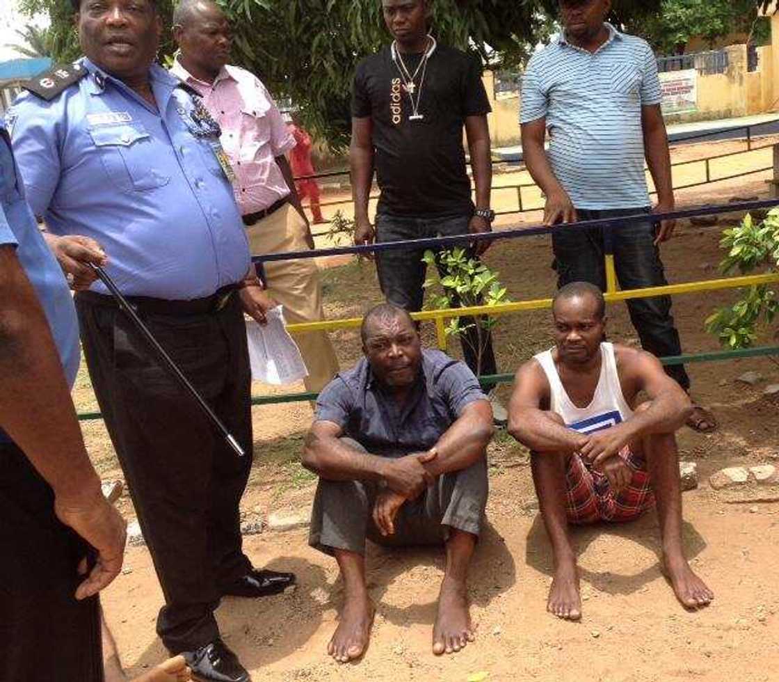 Ruwa baya tsami banza: An kama jami’in Soja cikin wasu gungun masu garkuwa da mutane Ruwa baya tsami banza: An kama jami’in Soja cikin wasu gungun masu garkuwa da mutane