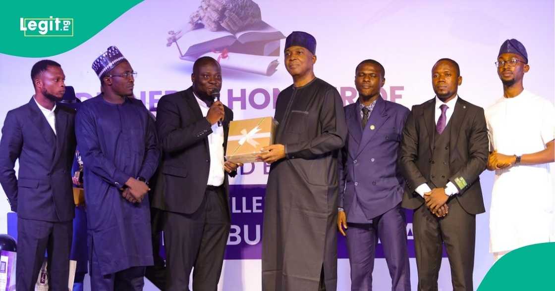PHOTOS: Ex-Nigerian Senate President Saraki Meets Law Graduates, Tasks Them on Patriotic Service PHOTOS: Ex-Nigerian Senate President Saraki Meets Law Graduates, Tasks Them on Patriotic Service