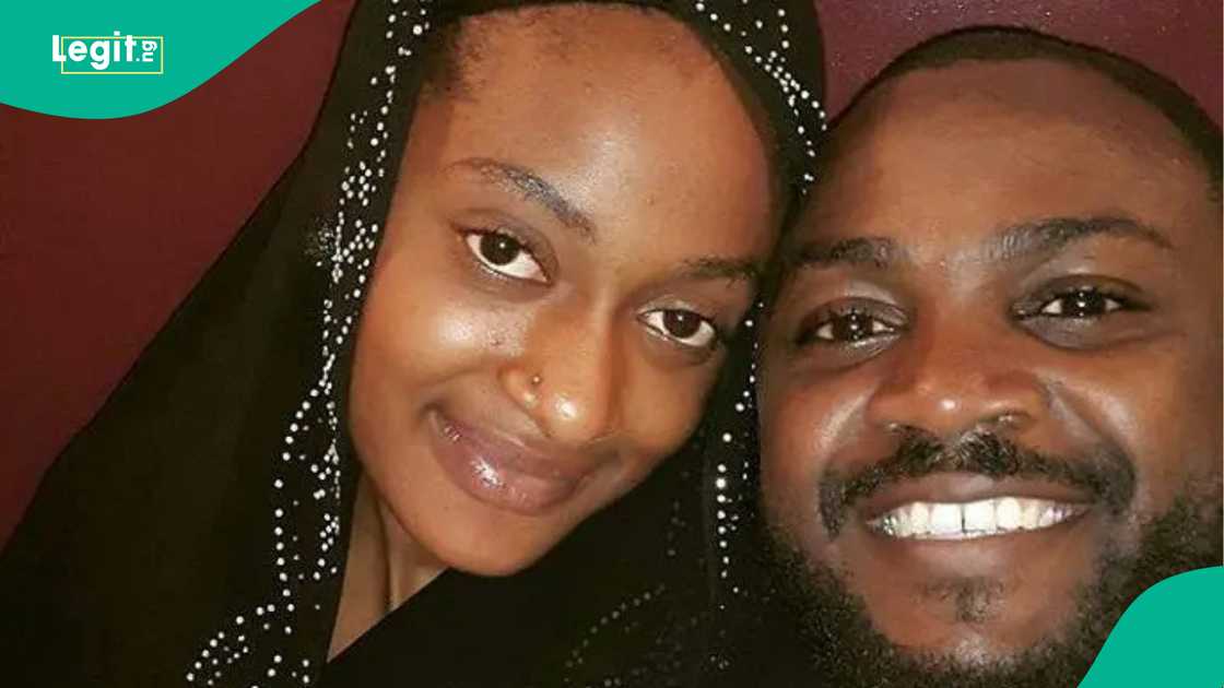 Ummul Kulsum daga Kamaru, ita ce matar Adam A Zango ta biyar, bayan rabuwarsa da Maryam AB Yola. Ummul Kulsum daga Kamaru, ita ce matar Adam A Zango ta biyar, bayan rabuwarsa da Maryam AB Yola.