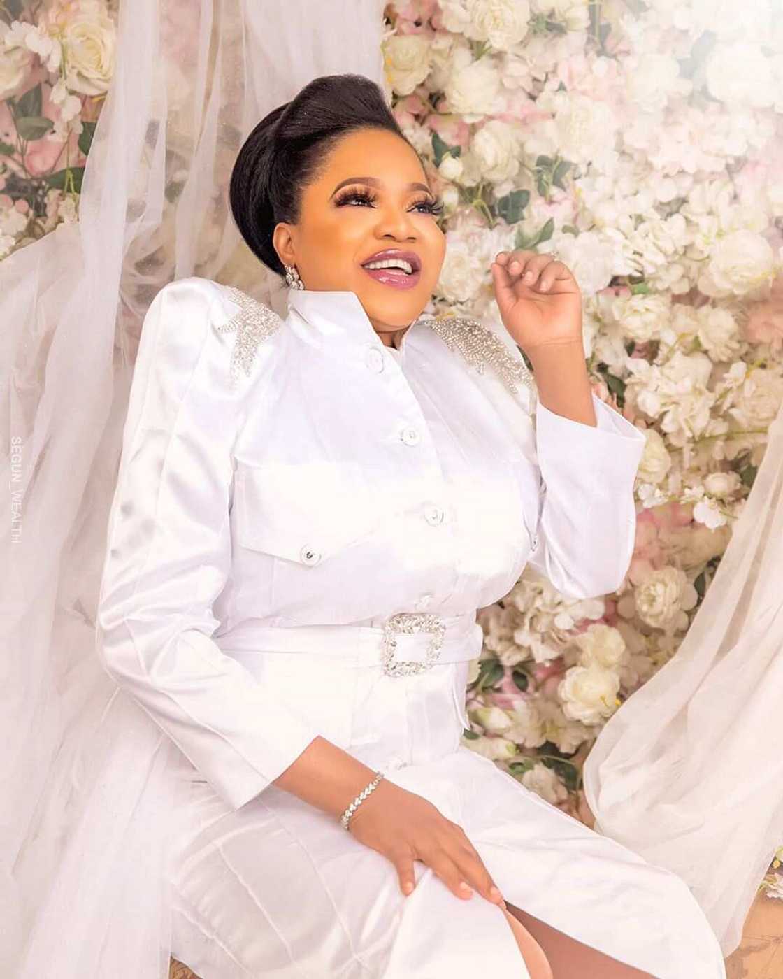 Toyin Abraham’s fans visit orphanage to celebrate actress’ 40th birthday (video) Toyin Abraham’s fans visit orphanage to celebrate actress’ 40th birthday (video)