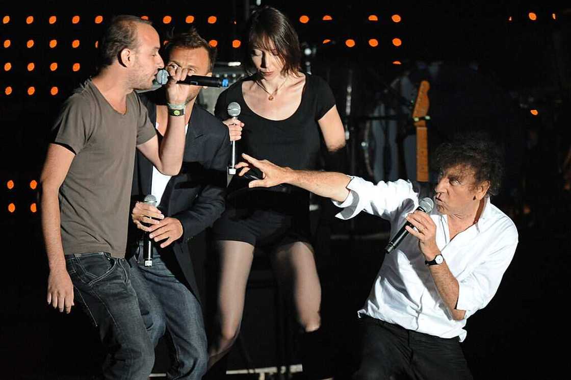 Alain Souchon et ses fils Charles et Pierre à côté de Jeanne Cherhal lors de la 26e édition du Festival Francofolies, La Rochelle.