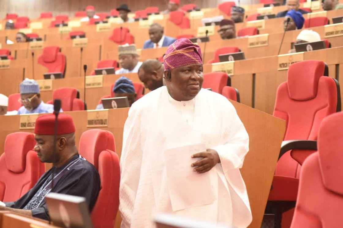 Sanata Solomo Adeola na shirin yin takarar gwamna a 2027 Sanata Solomo Adeola na shirin yin takarar gwamna a 2027