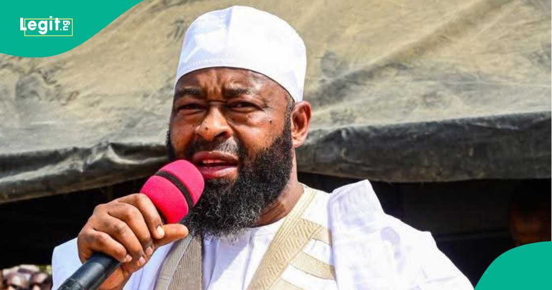 Governor Mohammed Bago of Niger state condoled with his Personal Security Officer, ASC Abdulkarim Garba, over his father Alhaji Abubakar Garba Barde's passing. Governor Mohammed Bago of Niger state condoled with his Personal Security Officer, ASC Abdulkarim Garba, over his father Alhaji Abubakar Garba Barde's passing.