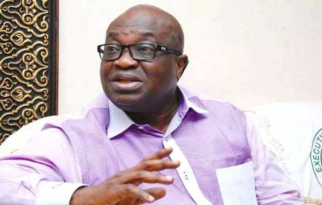 Gwamna Okezie Ikpeazu na jihar Abiya. Gwamna Okezie Ikpeazu na jihar Abiya.