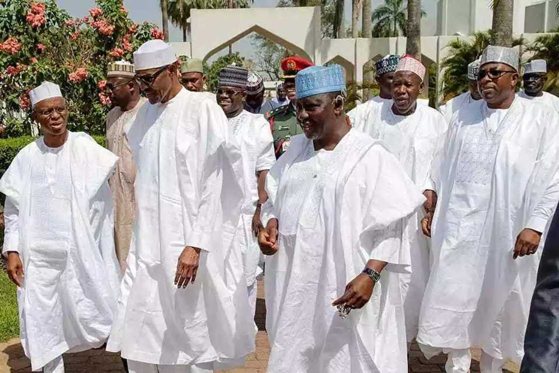 Idi: Buhari da gwamnoni sun kulla yarjejeniya biyar a kan bude masallatai Idi: Buhari da gwamnoni sun kulla yarjejeniya biyar a kan bude masallatai