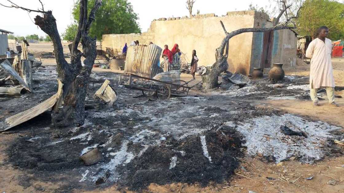 Kisa da kona gidaje: Hotunan barnar da mayakan Boko Haram suka tafka a Molai Kisa da kona gidaje: Hotunan barnar da mayakan Boko Haram suka tafka a Molai