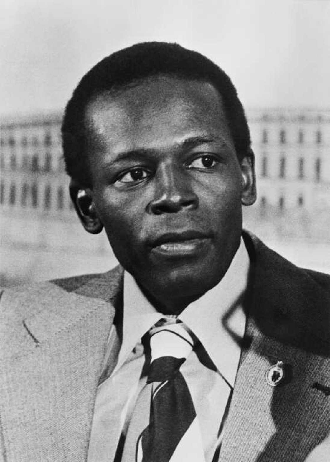 Jose Eduardo dos Santos was foreign minister of Angola in 1976 Jose Eduardo dos Santos was foreign minister of Angola in 1976