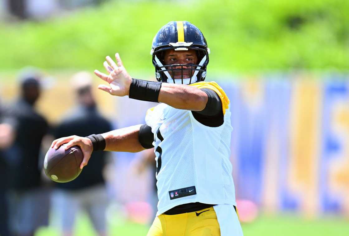 Russell Wilson throws a pass during the Pittsburgh Steelers OTA offseason workout Russell Wilson throws a pass during the Pittsburgh Steelers OTA offseason workout