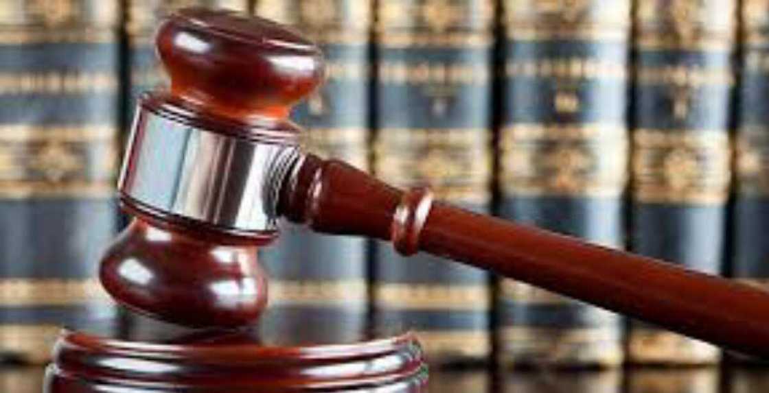 Wata mata ta nemi kotu ta raba aurenta da mijinta Wata mata ta nemi kotu ta raba aurenta da mijinta