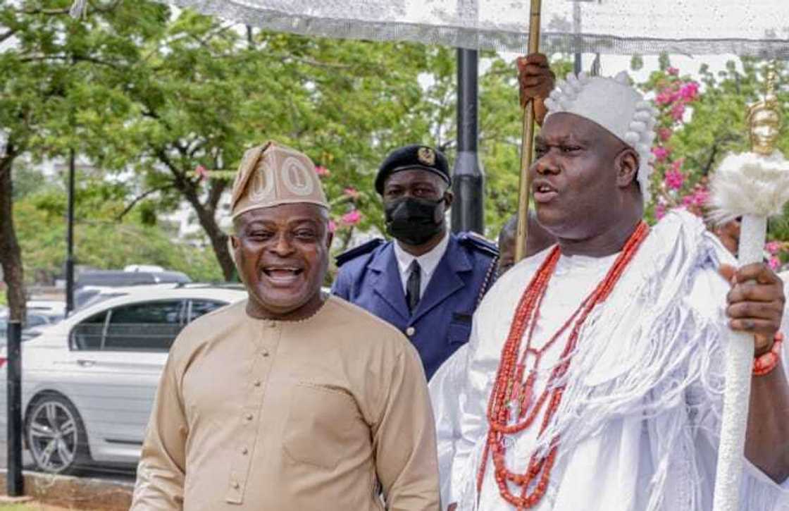 Mudashiru Obasa, Ooni of Ife, Oba Adeyeye Enitan Ogúnwusi, Yoruba Language Mudashiru Obasa, Ooni of Ife, Oba Adeyeye Enitan Ogúnwusi, Yoruba Language