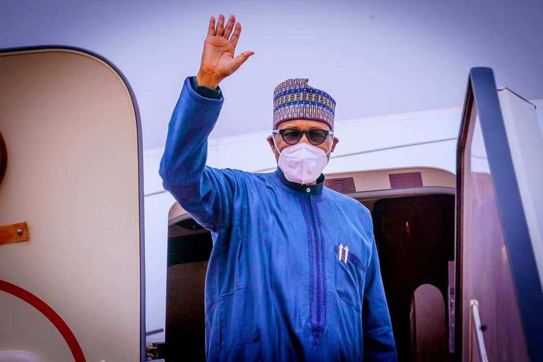 Buhari about to board an aircraft in Abuja