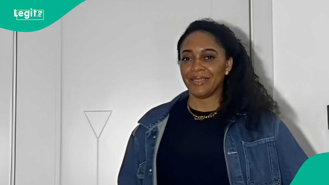 Ayra Starr's mother poses for her daughter, imitates her in viral video Ayra Starr's mother poses for her daughter, imitates her in viral video