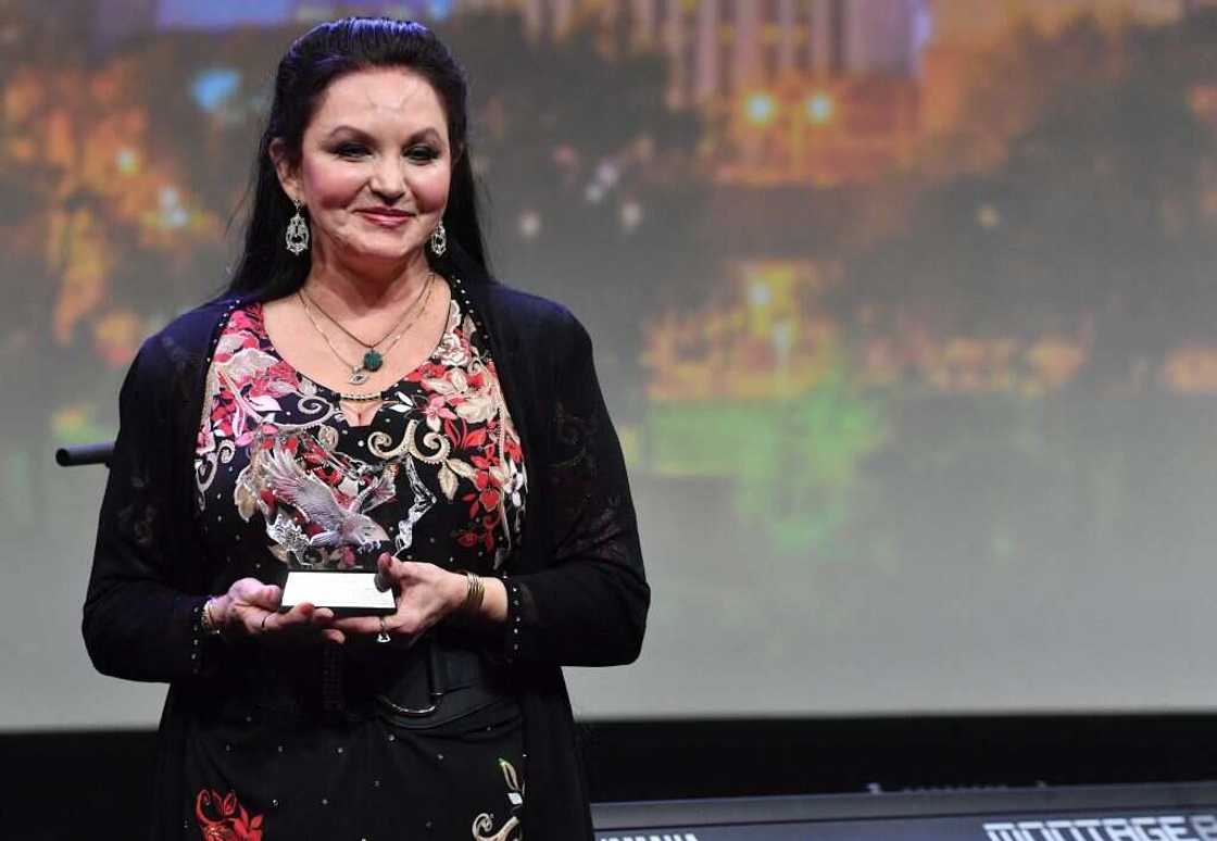 Crystal Gayle at an award ceremony