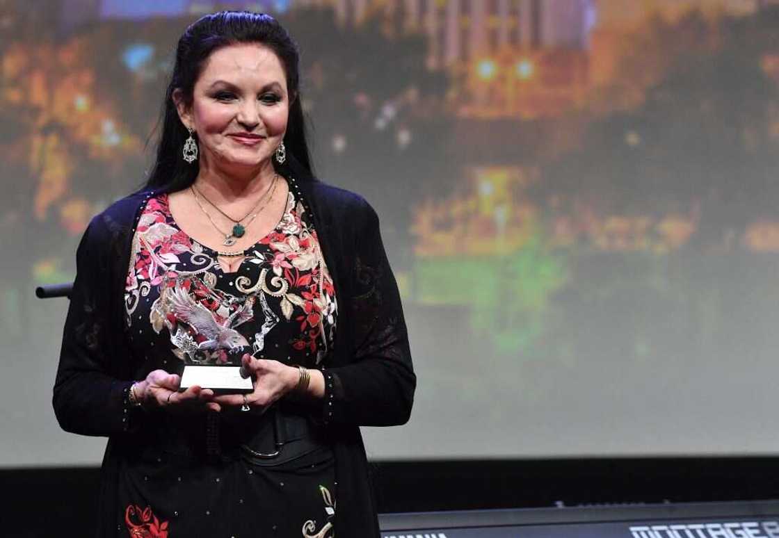 Crystal Gayle at an award ceremony Crystal Gayle at an award ceremony