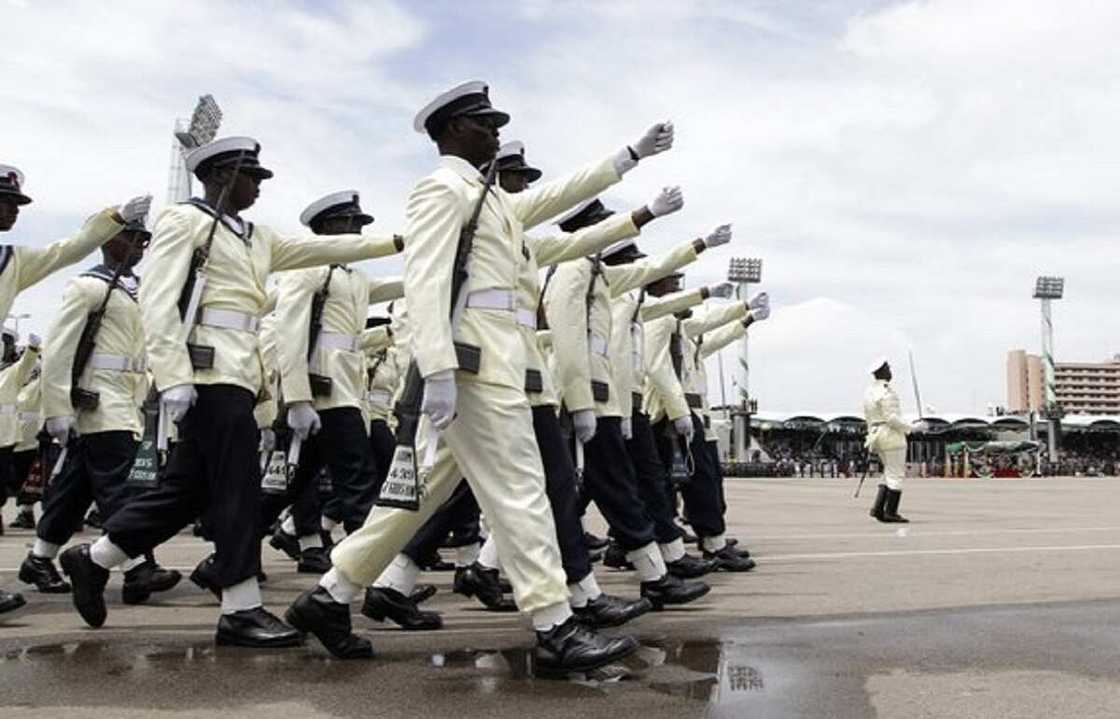 Rundunar soji tana neman jami'anta 43 ruwa a jallo