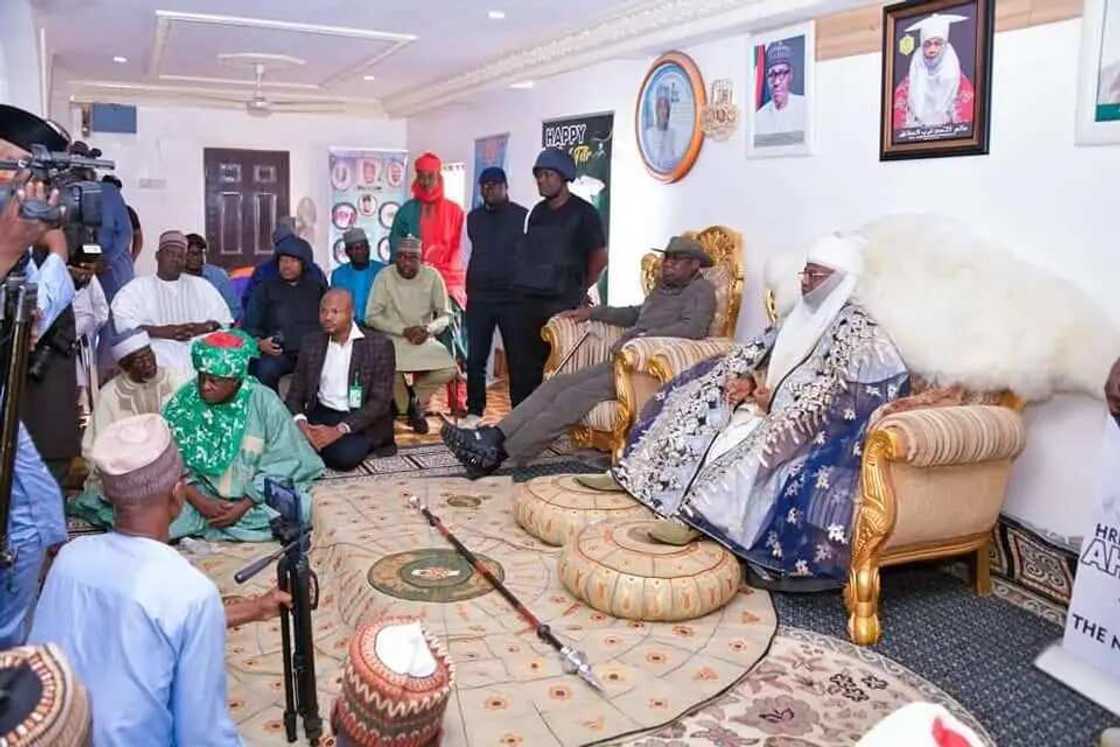 Gwamnan Neja a fadar Sarkin Kagara Gwamnan Neja a fadar Sarkin Kagara