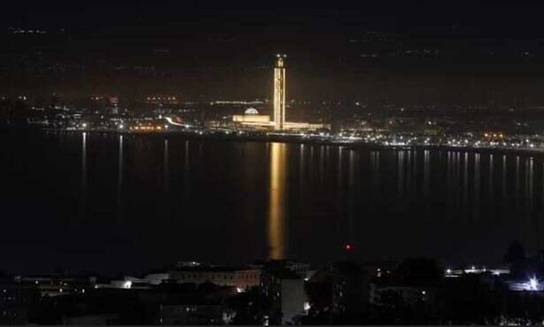 Yadda kayatuwar masallacin Aljeriya ya ke Yadda kayatuwar masallacin Aljeriya ya ke