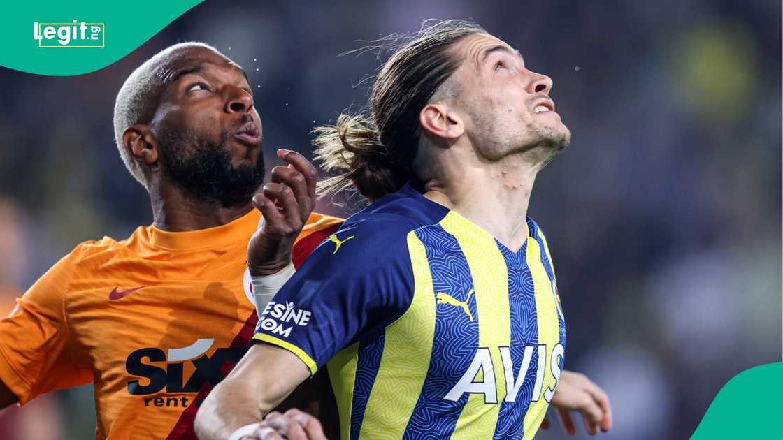 Ryan Babel, Crespo, Galatasaray, Fenerbahce, Ulker Stadium, Istanbul, Turkiye, Super Lig. Ryan Babel, Crespo, Galatasaray, Fenerbahce, Ulker Stadium, Istanbul, Turkiye, Super Lig.