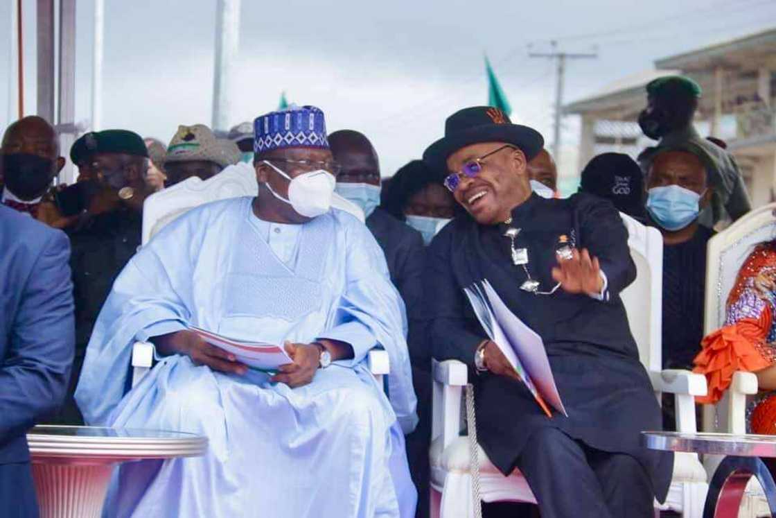 Akwa Ibom Governor Udom Emmanuel Defecting to APC? PDP Reacts Akwa Ibom Governor Udom Emmanuel Defecting to APC? PDP Reacts