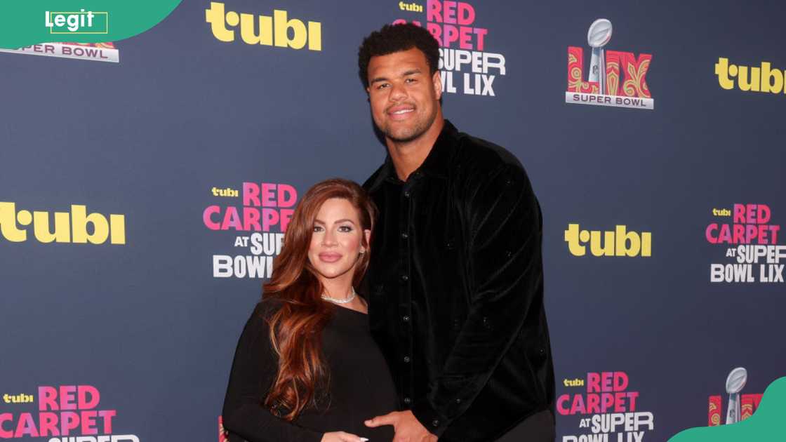 Mindy Armstead and Arik Armstead at the Caesars Superdome in New Orleans, Louisiana Mindy Armstead and Arik Armstead at the Caesars Superdome in New Orleans, Louisiana