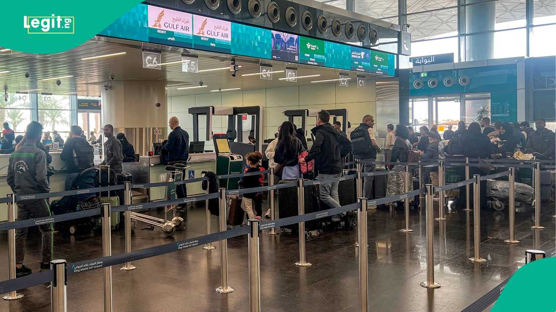Passengers cross the King Fahd Causeway linking Bahrain and Saudi Arabia. Passengers cross the King Fahd Causeway linking Bahrain and Saudi Arabia.
