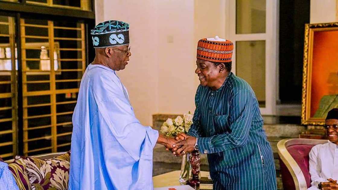 Bola Tinubu tare da shugaban gwamnonin arewa, Simon Lalong.