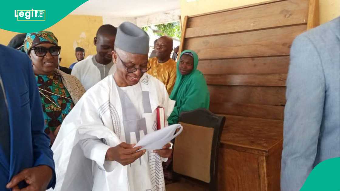 Malam Nasir El-Rufai ya tabo batun taron jam'iyyar ADC yayin da ya isa harabar kotun Kaduna.