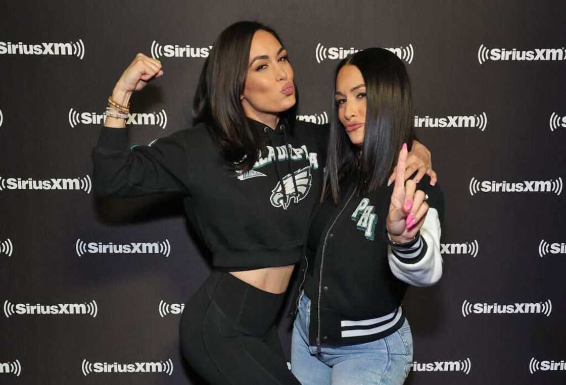 famous female twins famous female twins