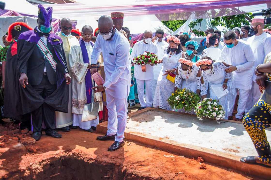 Grace Ifeoma Adichie, Mother of Chimamanda, Buried in Anambra State Grace Ifeoma Adichie, Mother of Chimamanda, Buried in Anambra State
