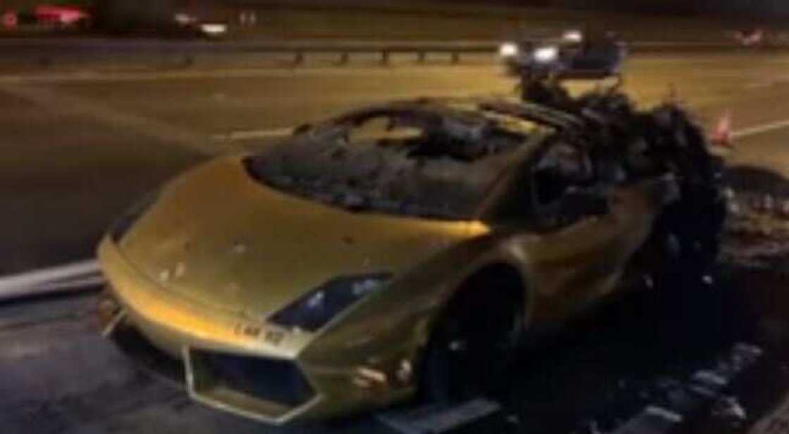 Man’s gold Lamborghini goes up in flames just 1 hour after picking it up (photos) Man’s gold Lamborghini goes up in flames just 1 hour after picking it up (photos)